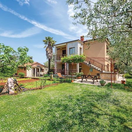 Stunning Apartment In Umag With Wifi Exterior foto