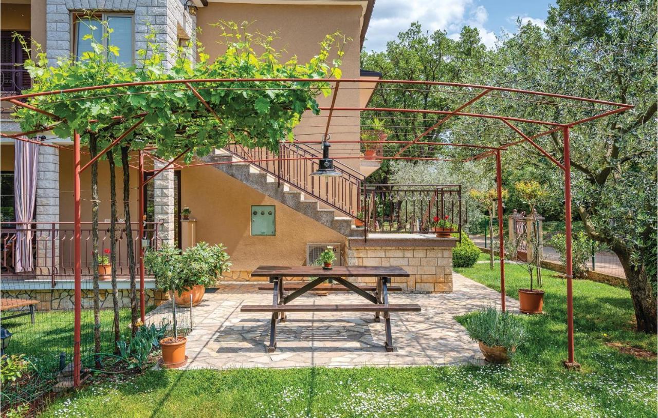 Stunning Apartment In Umag With Wifi Exterior foto