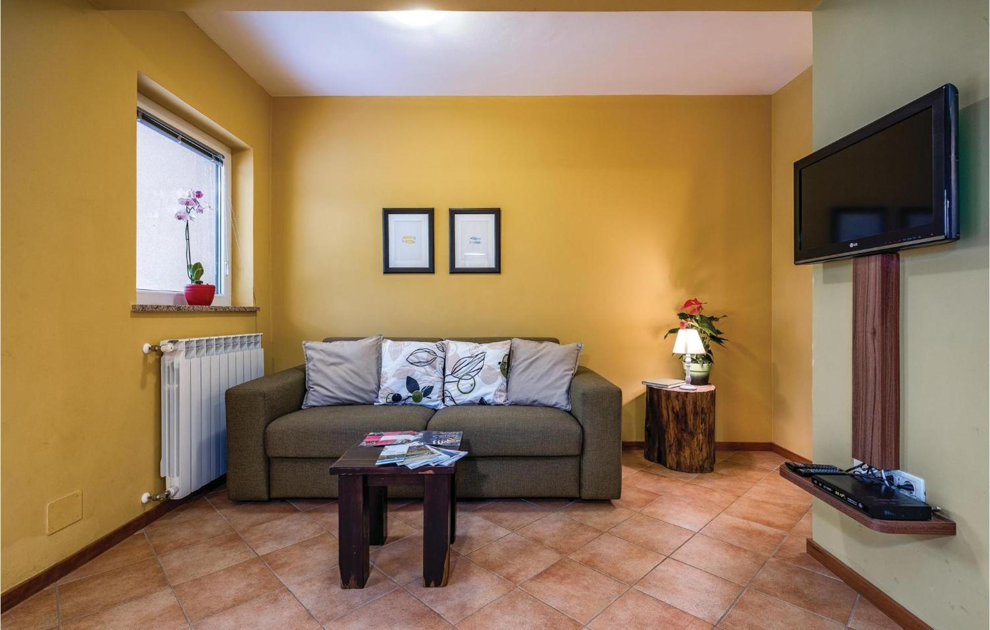 Stunning Apartment In Umag With Wifi Exterior foto