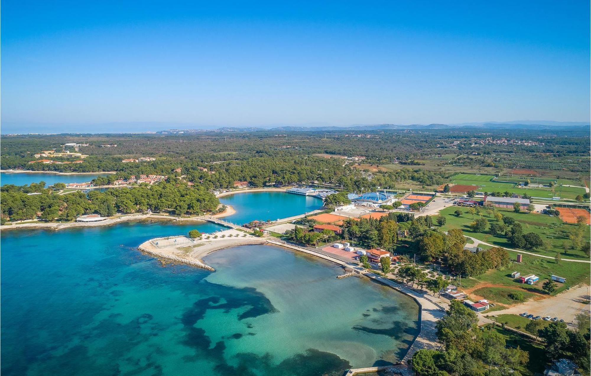 Stunning Apartment In Umag With Wifi Exterior foto